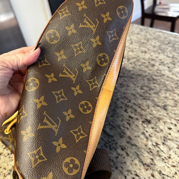 LV bosphere backpack - Picture 7 of 15